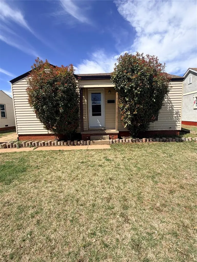 522 S 11th Street, Clinton, OK 73601 - #1