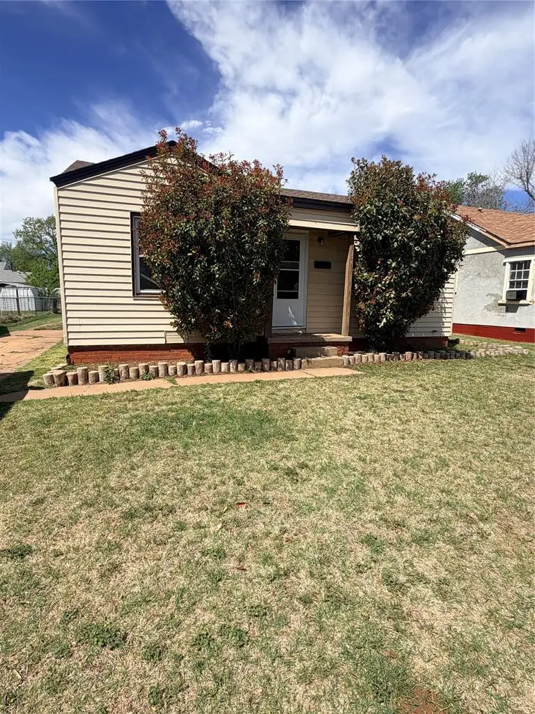 522 S 11th Street, Clinton, OK 73601 - #2
