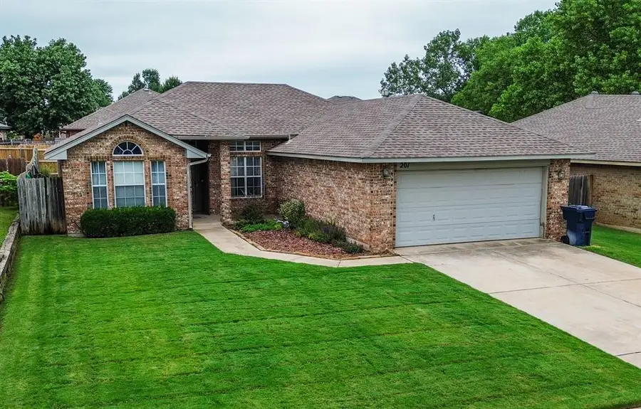 201 Bellgate Drive, Yukon, OK 73099 - #2