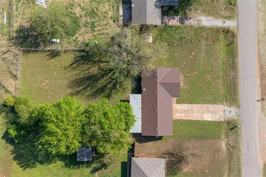 2024 E Robberts Avenue, Kingfisher, OK 73750 - #2