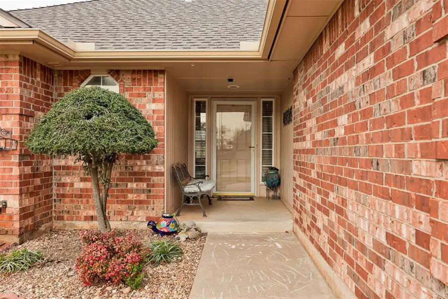 300 Sunrise Drive, Yukon, OK 73099 - #2