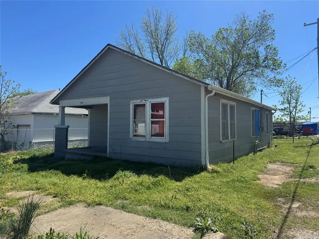 207 W Evans Avenue, Seminole, OK 74868 - #1