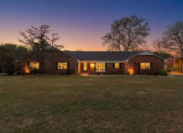 914 Living Springs Trail, Washington, OK 73093