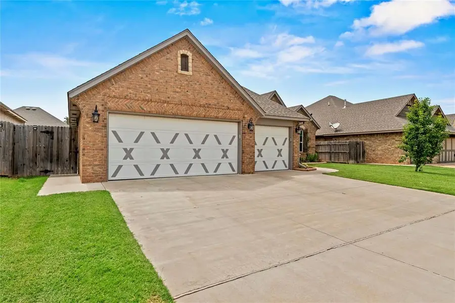 4813 Hidalgo Avenue, Mustang, OK 73064 - #3