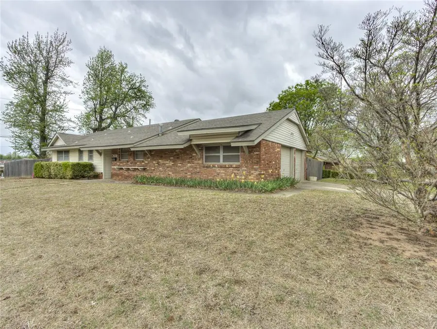2921 N Woodcrest Drive, Midwest City, OK 73110 - #3