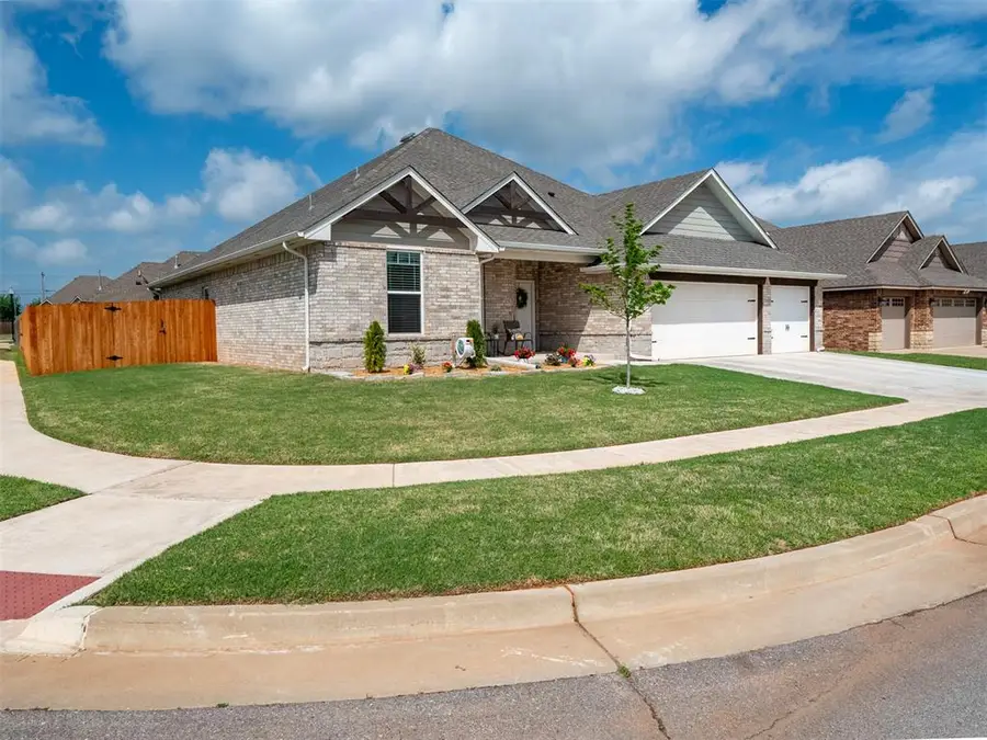 4829 Hidalgo Avenue, Mustang, OK 73064 - #3