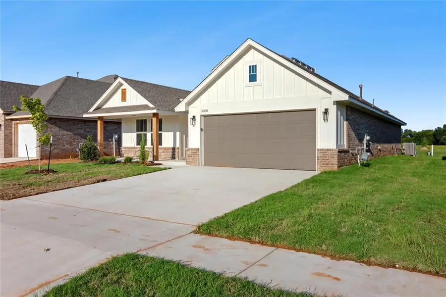 5008 Misty Wood Lane, Mustang, OK 73064 - #2