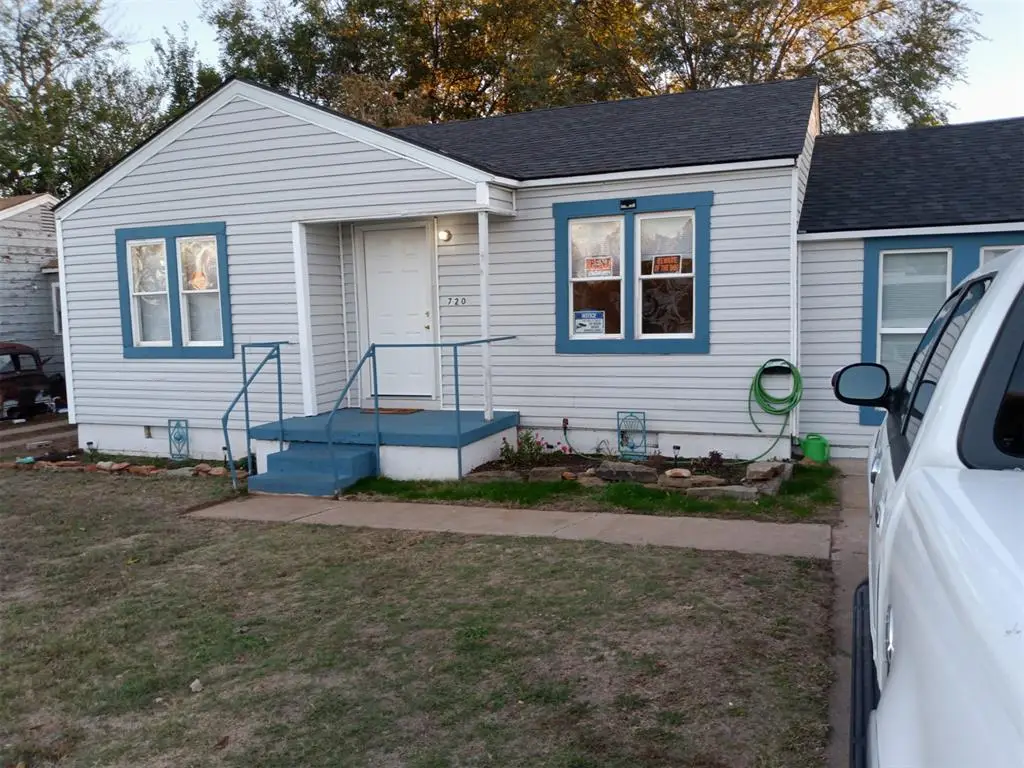 720 W D Avenue, Elk City, OK 73644 - #1