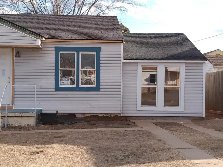 720 W D Avenue, Elk City, OK 73644 - #2