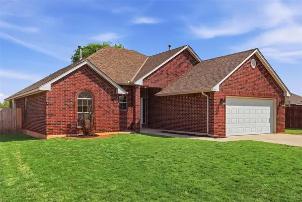 515 E Greenwood Lane, Mustang, OK 73064