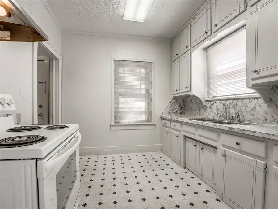 2026 NW 17th Street, Oklahoma City, OK 73106 - #3