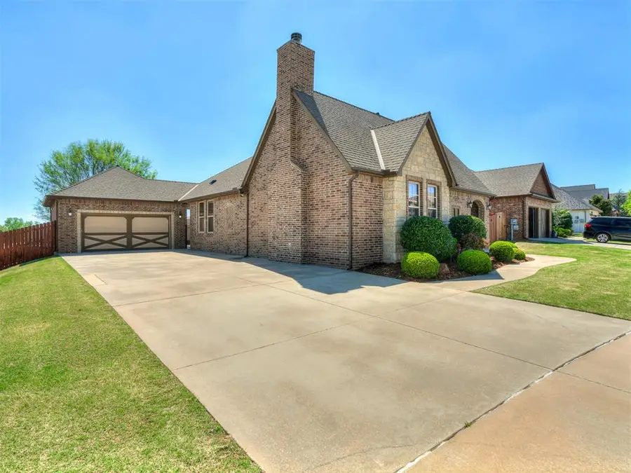 3024 Wind Call Lane, Edmond, OK 73034 - #2