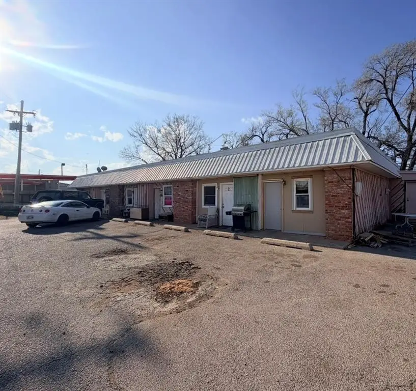 208 N 14th Street, Clinton, OK 73601 - #1