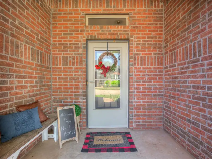 1421 N Canyon Way, Guthrie, OK 73044 - #2