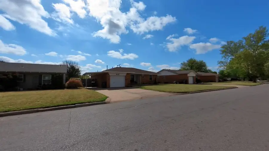 417 S 24th Street, Clinton, OK 73601 - #2