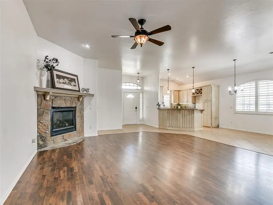 1041 Cambridge Court, Moore, OK 73160 - #3