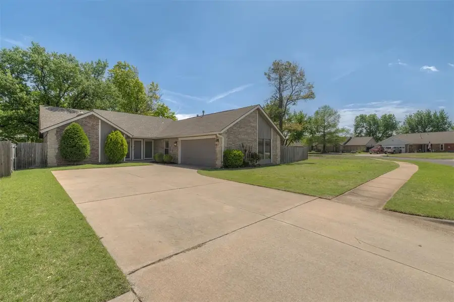 600 Country Side Trail, Edmond, OK 73012 - #2