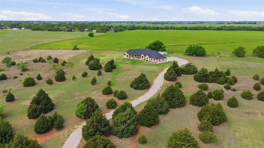 579 N Cemetery Road, Tuttle, OK 73089 - #2