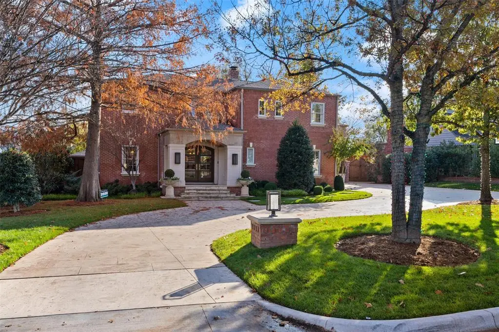 1202 Larchmont Lane, Nichols Hills, OK 73116 - #1