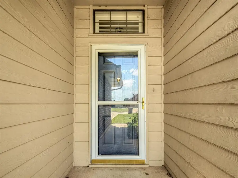 409 E Twelve Oaks Terrace, Mustang, OK 73064 - #3