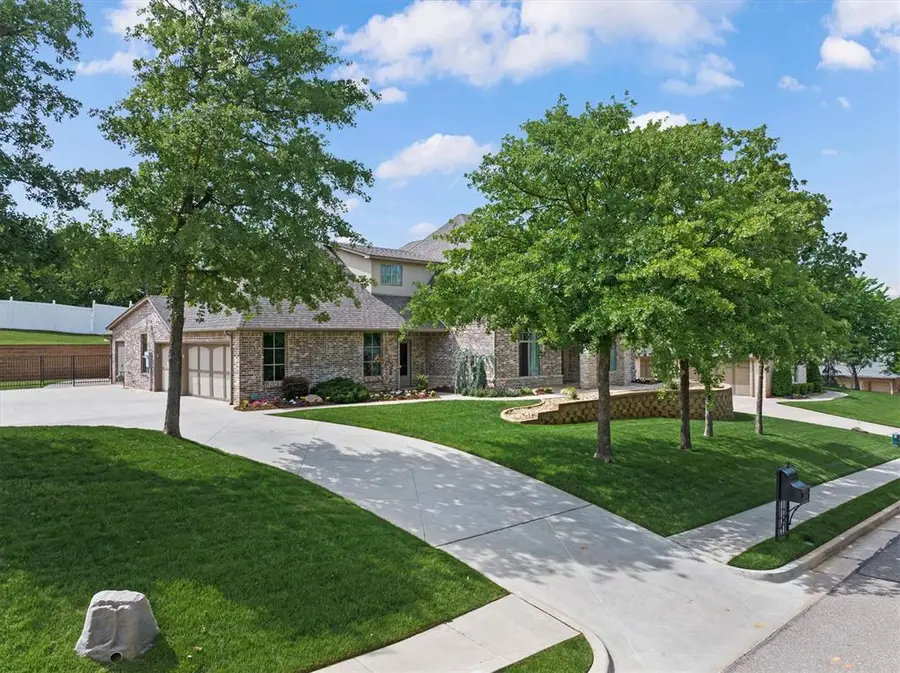 2801 Woodland Creek Drive, Edmond, OK 73034 - #2