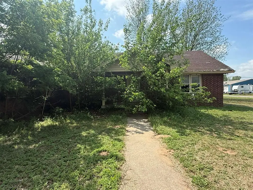504 E 2nd Street, Calumet, OK 73014 - #1
