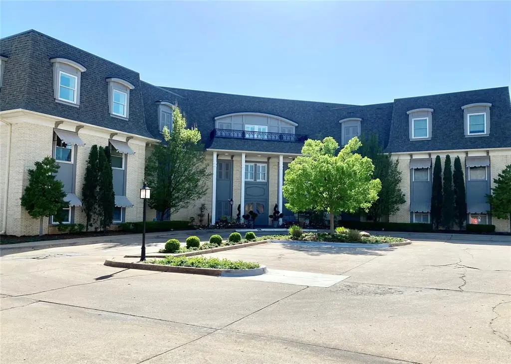 1114 Sherwood Lane #B-2, Nichols Hills, OK 73116 - #1