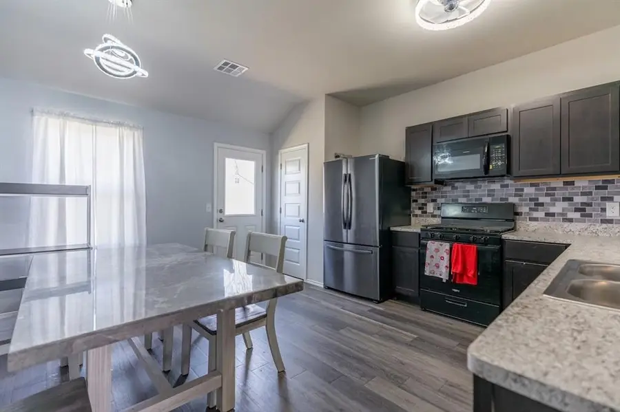 525 W Ava Drive, Mustang, OK 73064 - #3