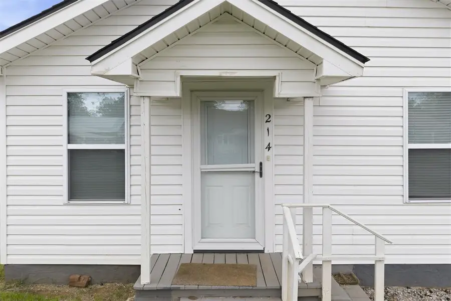 214 S Locust Street, Pauls Valley, OK 73075 - #2