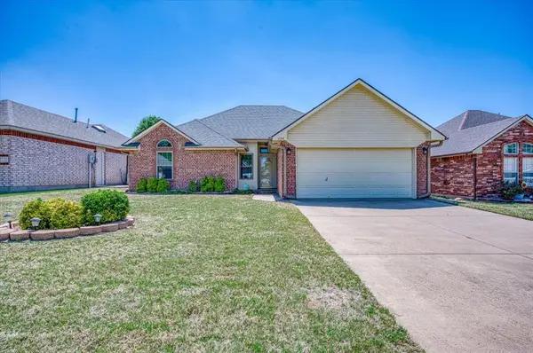 604 E Katelyn Lane, Mustang, OK 73064