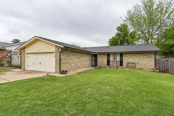 402 Oak Creek Drive, Yukon, OK 73099