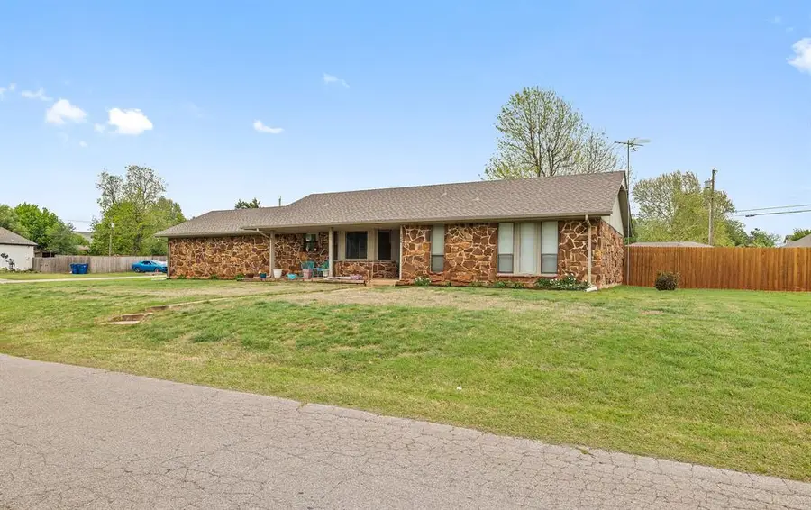 824 N Madison Avenue, Blanchard, OK 73010 - #2