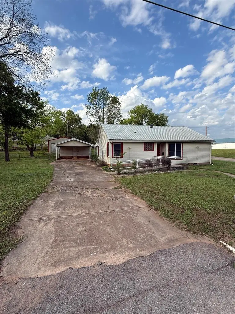 323 W 6th Street, Chandler, OK 74834 - #2