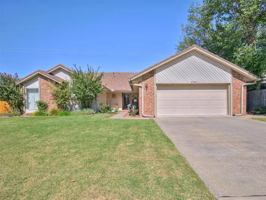 225 SE 27th Street, Moore, OK 73160 - #2