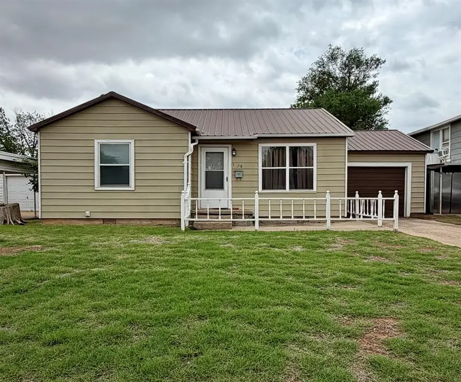 1028 E Walnut Street, Altus, OK 73521 - #3