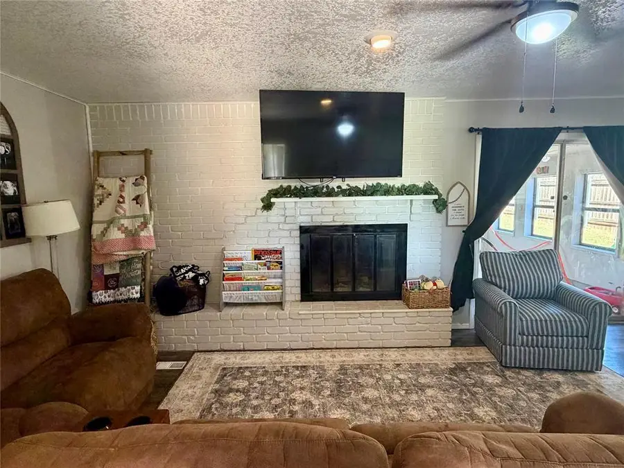 124 Rawlings, Clinton, OK 73601 - #2