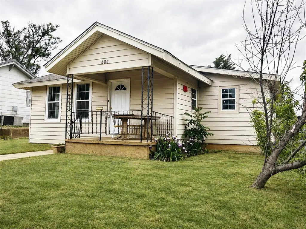 526 N 7th Street, Clinton, OK 73601 - #1