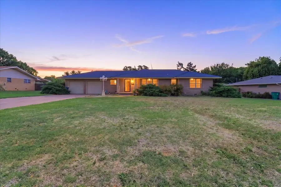 616 N Broadway Street, Hobart, OK 73651 - #2