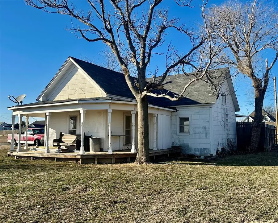 100 Chickasaw Avenue, Duke, OK 73532 - #2