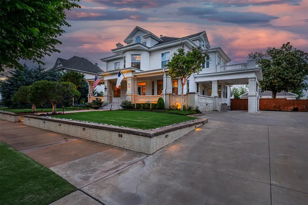 716 E Noble Avenue, Guthrie, OK 73044 - #1