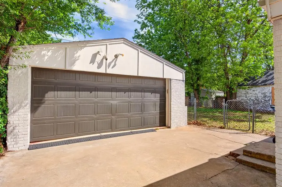 111 E Kittyhawk Drive, Midwest City, OK 73110 - #3