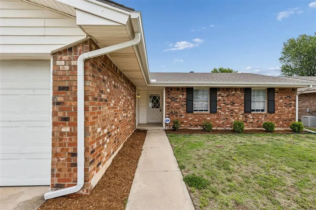 811 Garden Grove Road, Yukon, OK 73099 - #1