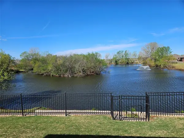 7605 NW Meadow Lake Drive, Yukon, OK 73099