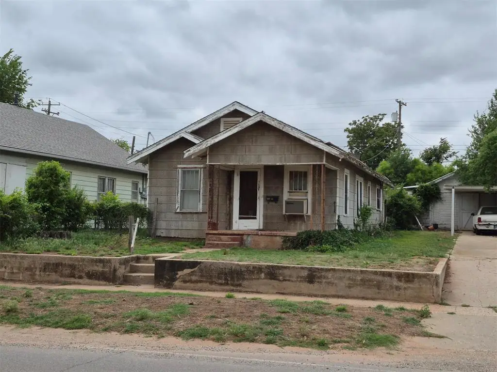 404 N 6th Street, Clinton, OK 73601 - #1