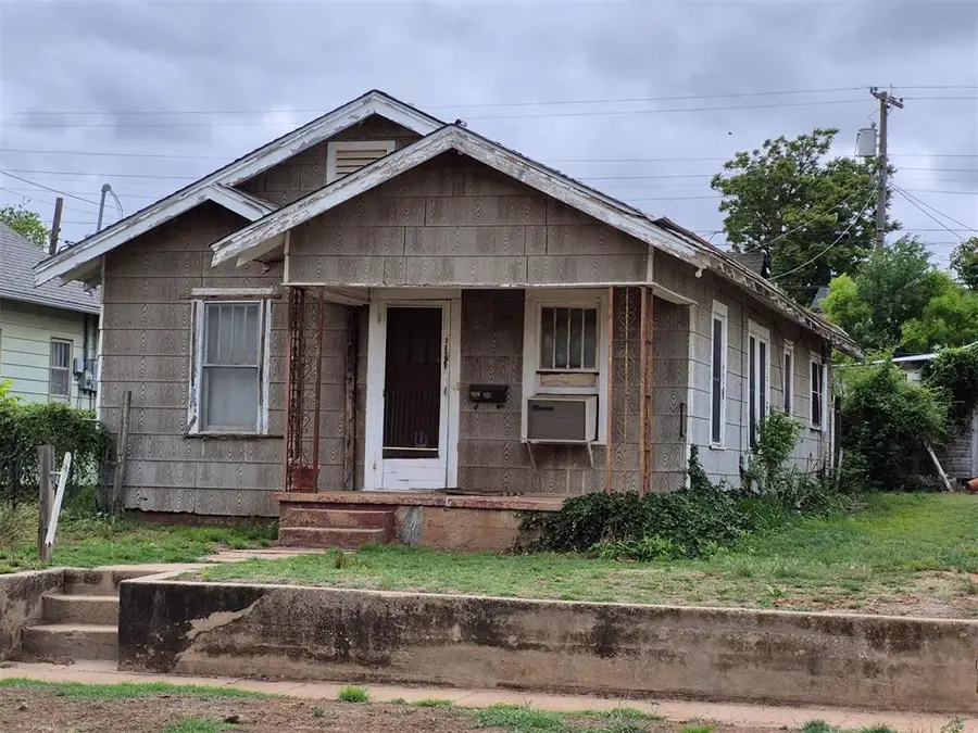 404 N 6th Street, Clinton, OK 73601 - #3