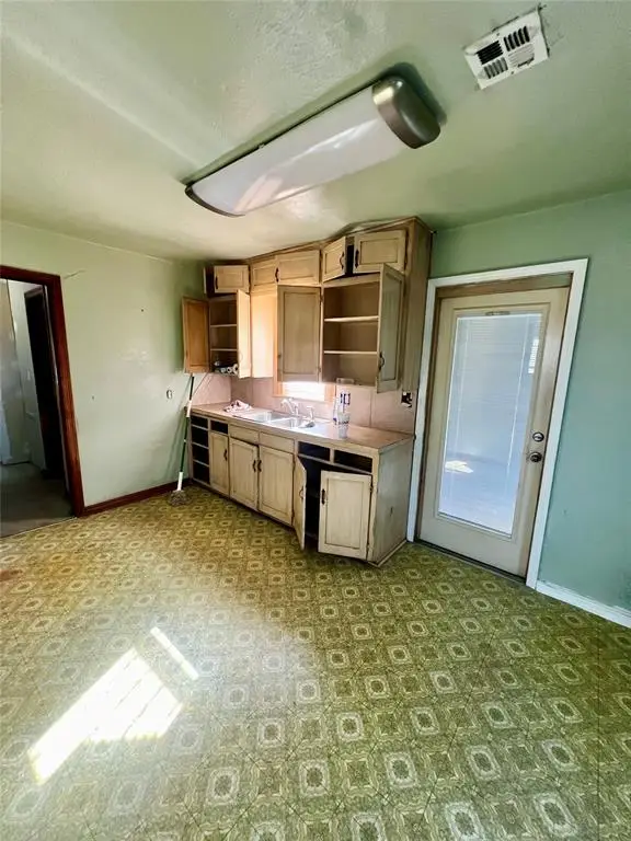 2601 S Grand Boulevard, Oklahoma City, OK 73108 - #3