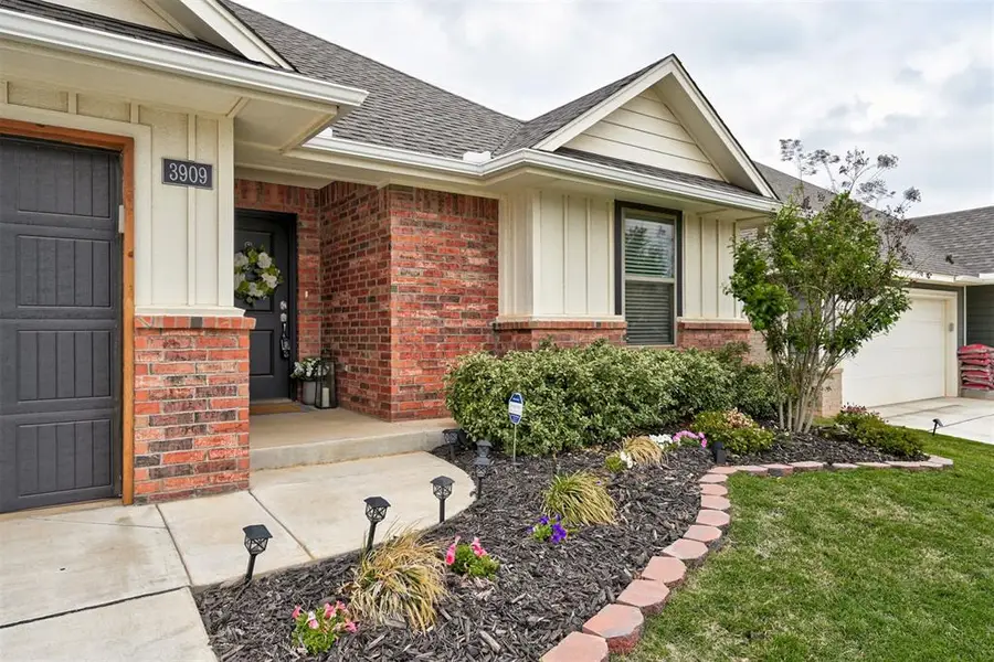 3909 Lynne Avenue, Edmond, OK 73012 - #2