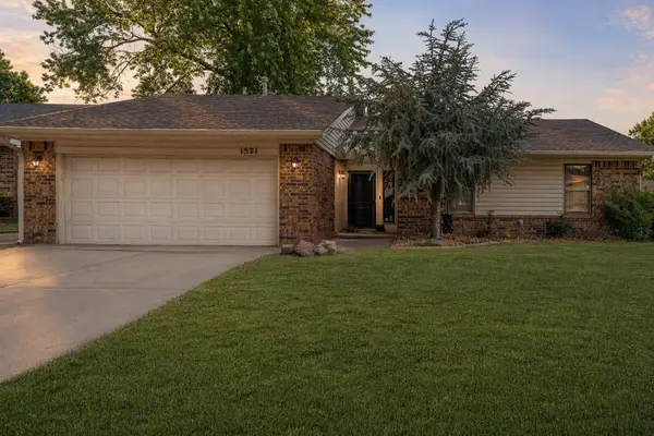 1521 NE 2nd Street, Moore, OK 73160