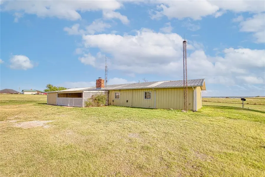 21281 E 987 Road, Foss, OK 73647 - #2
