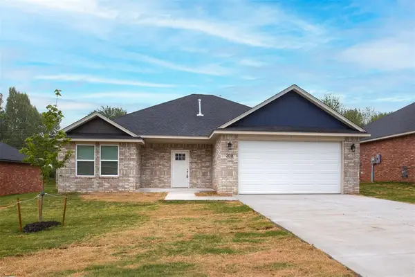 208 E Abbot Lane, Mustang, OK 73064